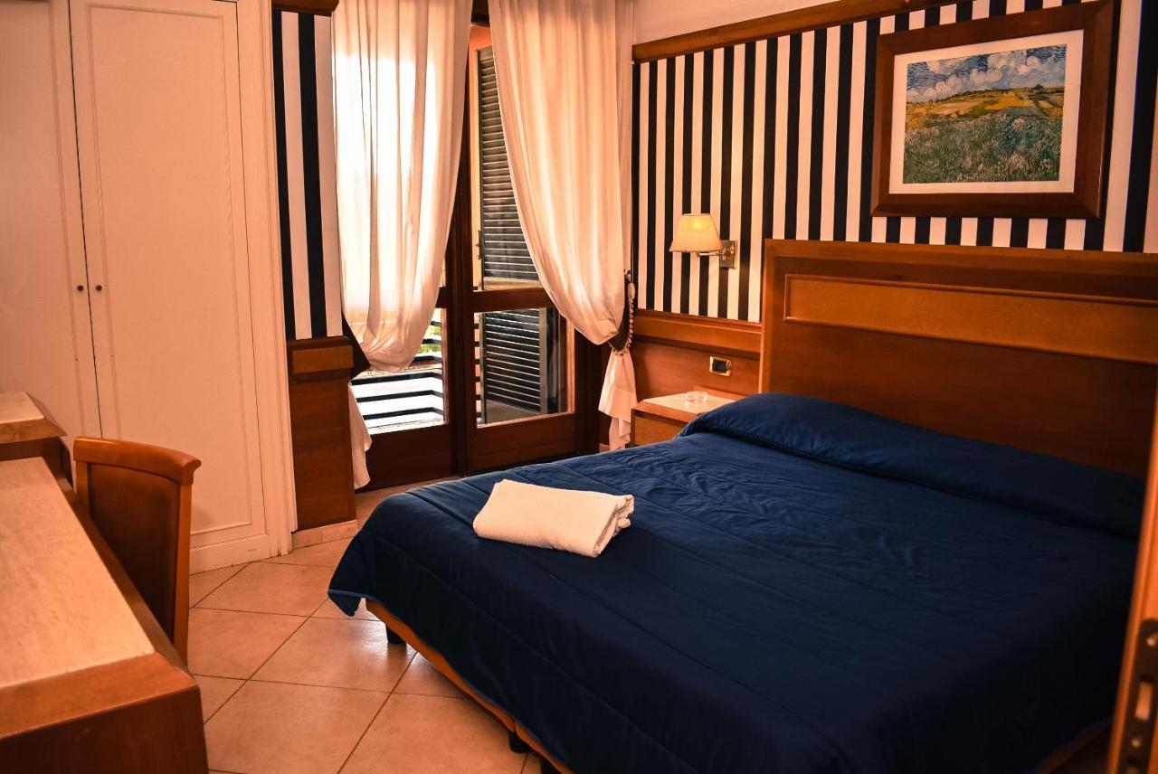 Hotel Miravalle เนเปิลส์ ภายนอก รูปภาพ